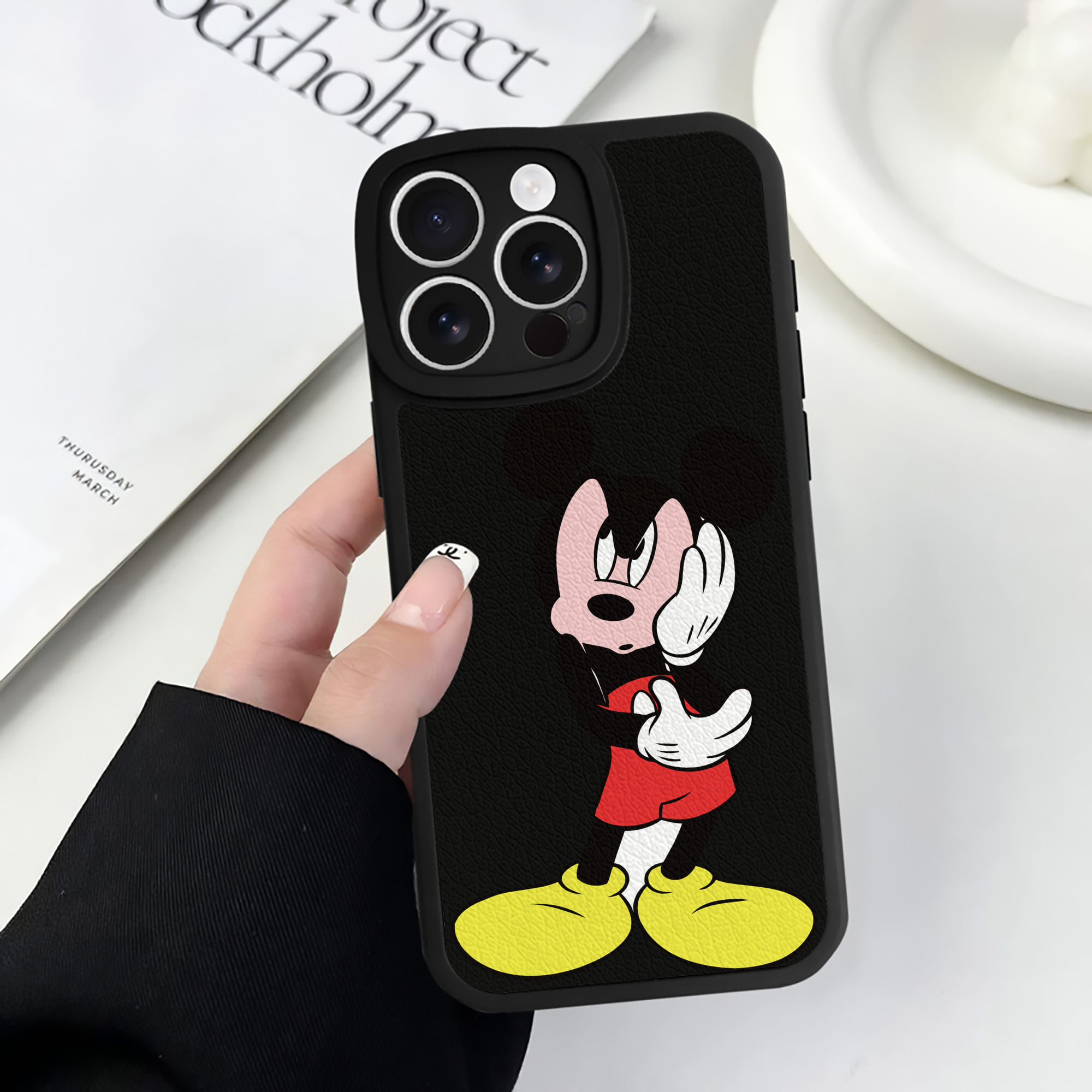 （画像用） ミッキーマウス Mickey Mouse 【iPhone 16シリーズ対応】シリコンスマホケース（レザー調） 材質：シリコン